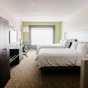 Queen Suite Two Queen Beds